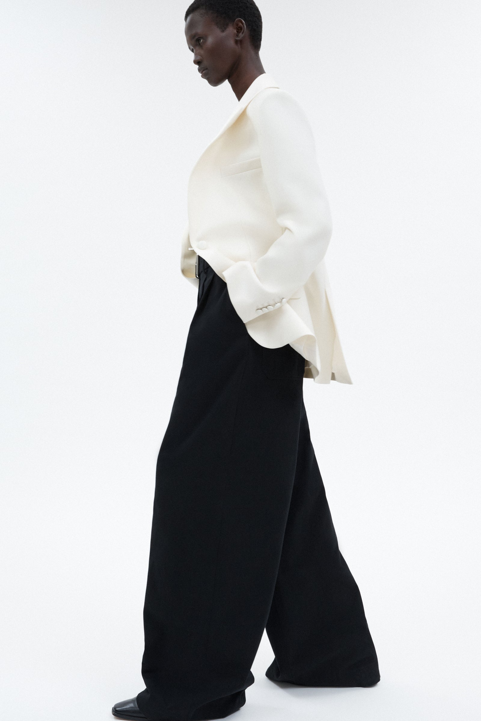 Pre-Fall 2025 - Model Image 34