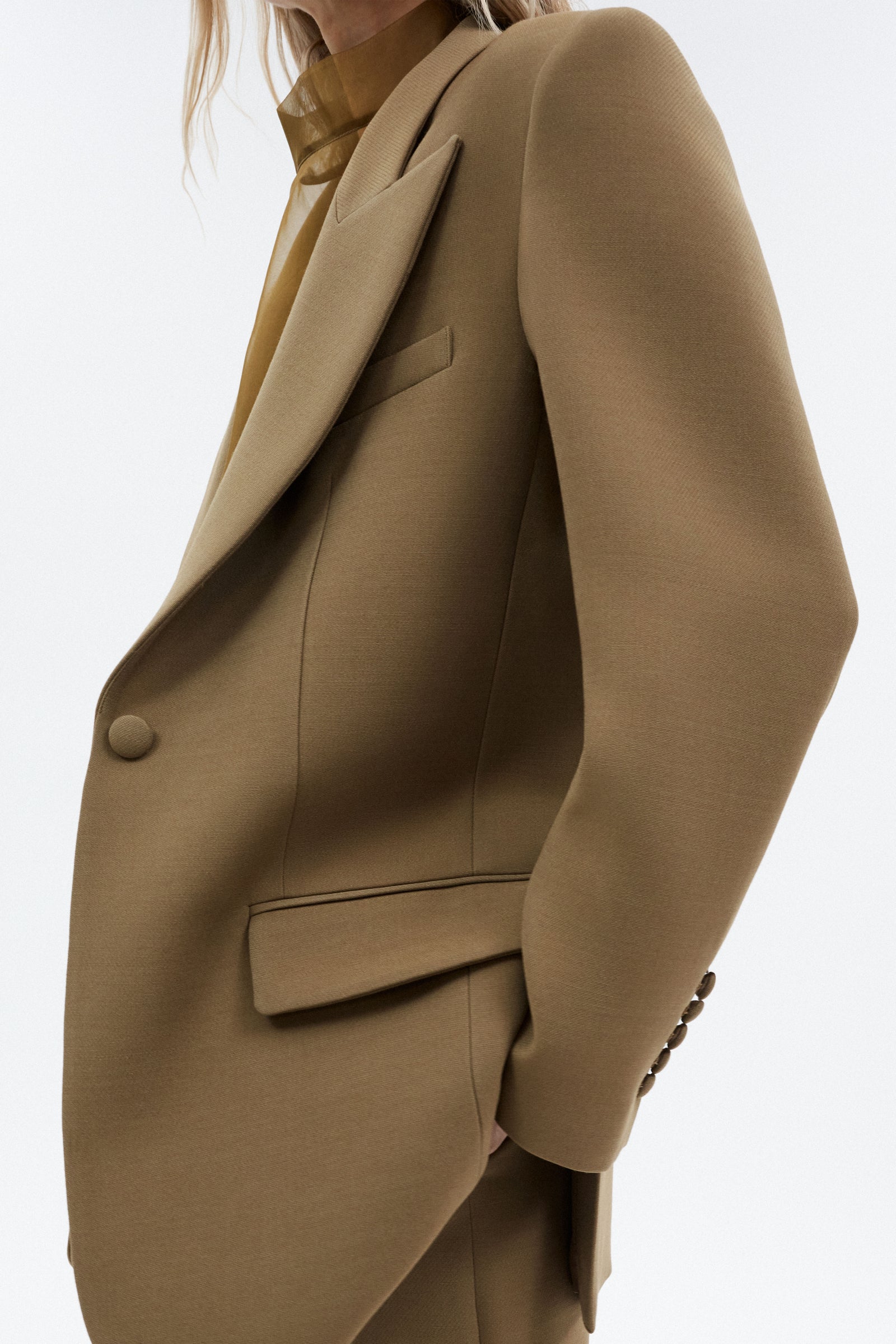 Pre-Fall 2025 - Model Image 4
