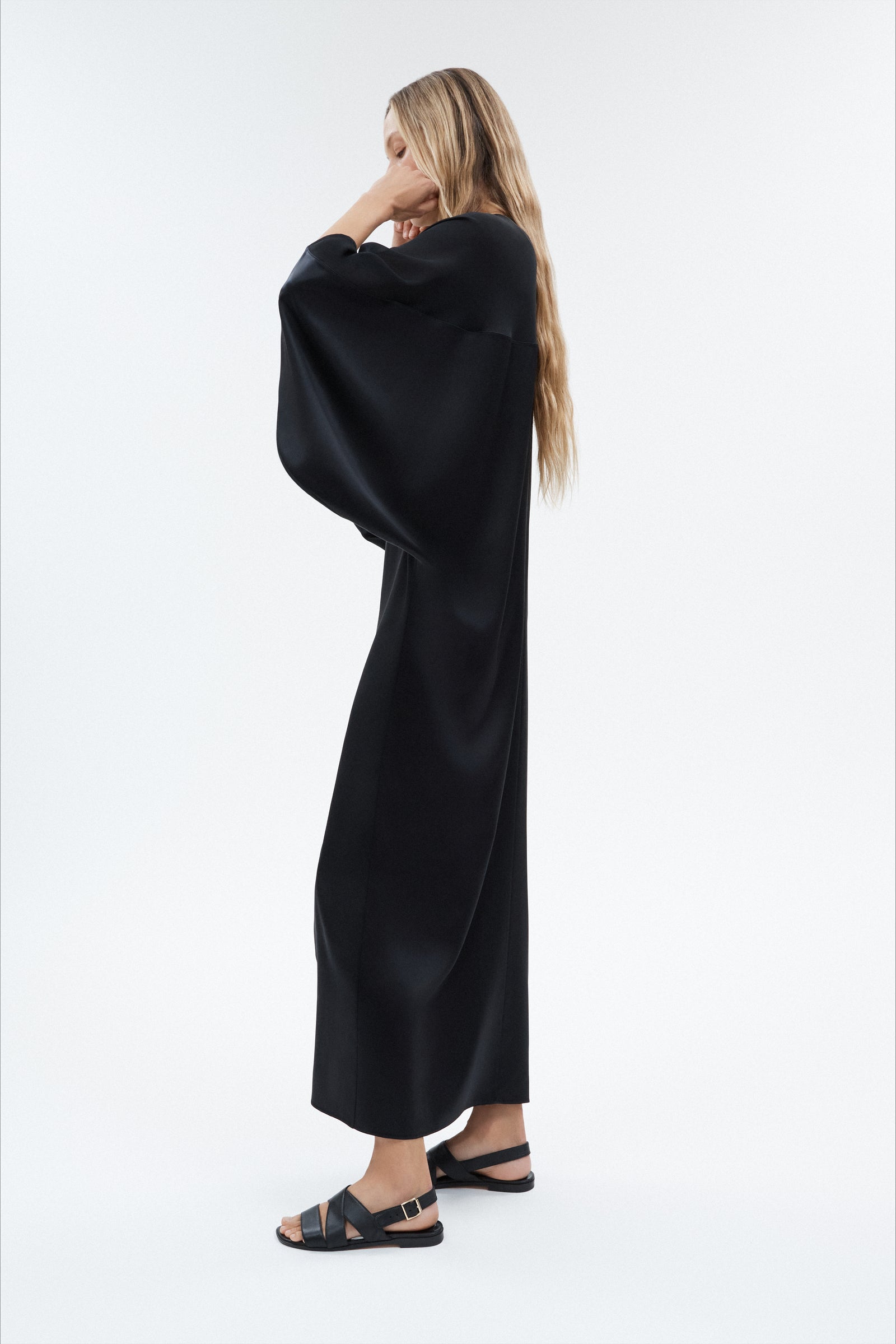 Pre-Fall 2025 - Model Image 16